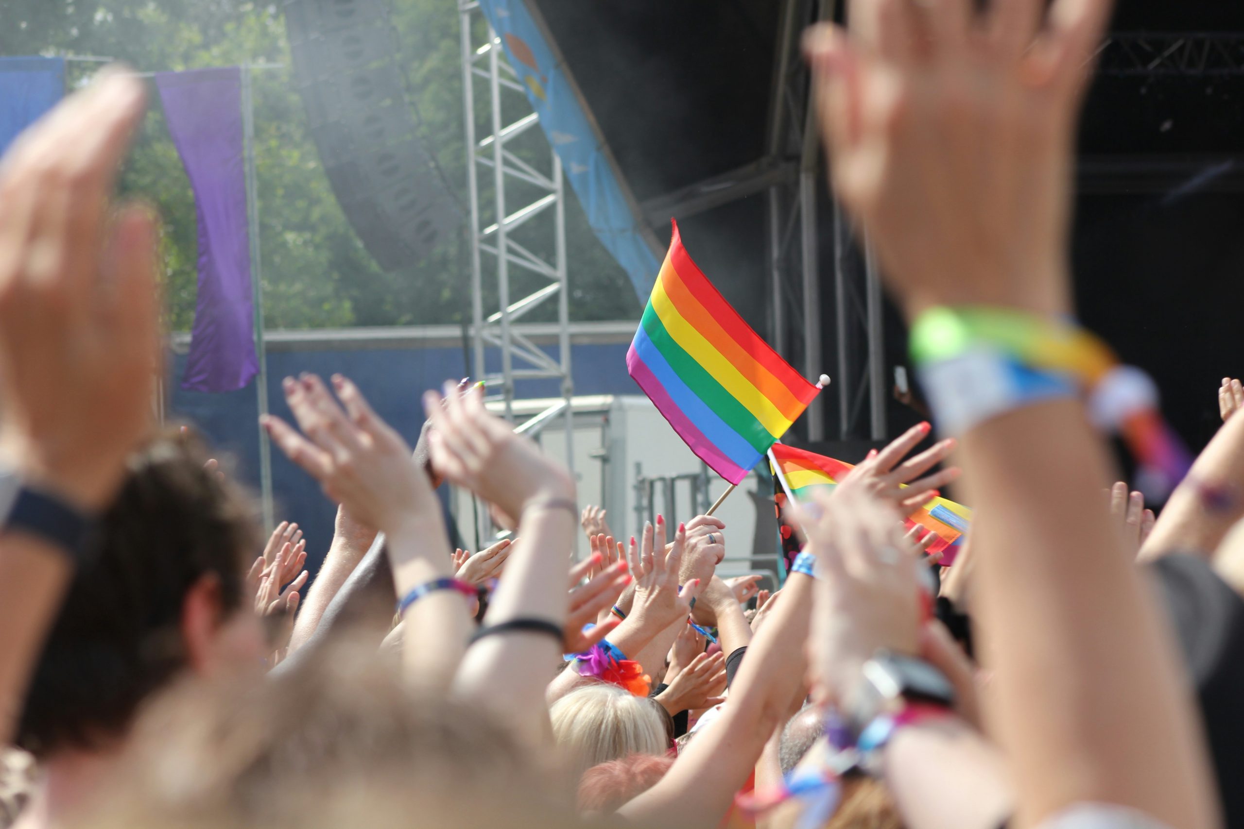 robin-worrall-L240wbt65LE-unsplash lgbtiq+ flag